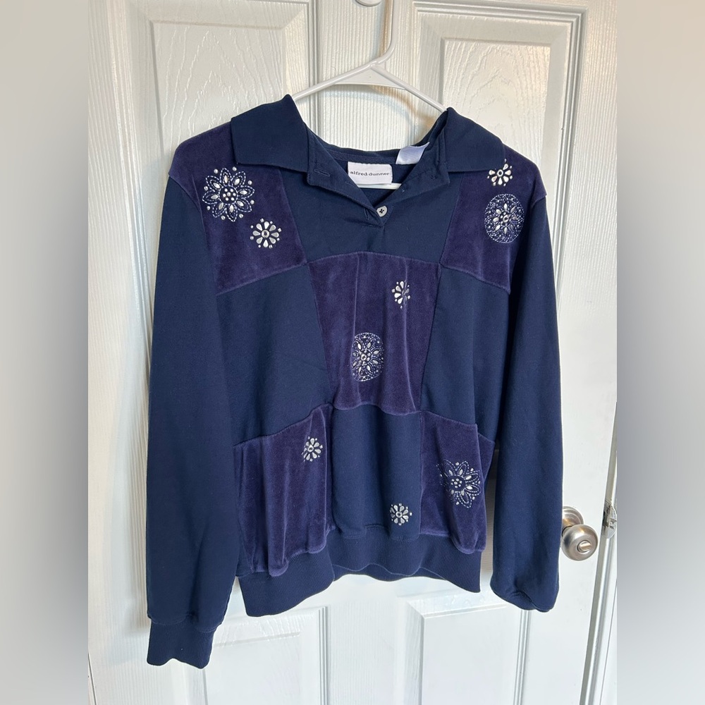 Alfred Dunner small navy sweatshirt